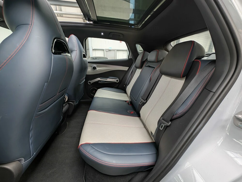 BYD Atto3 Active / / PANO / / 60.5kWh, снимка 12 - Автомобили и джипове - 56205725