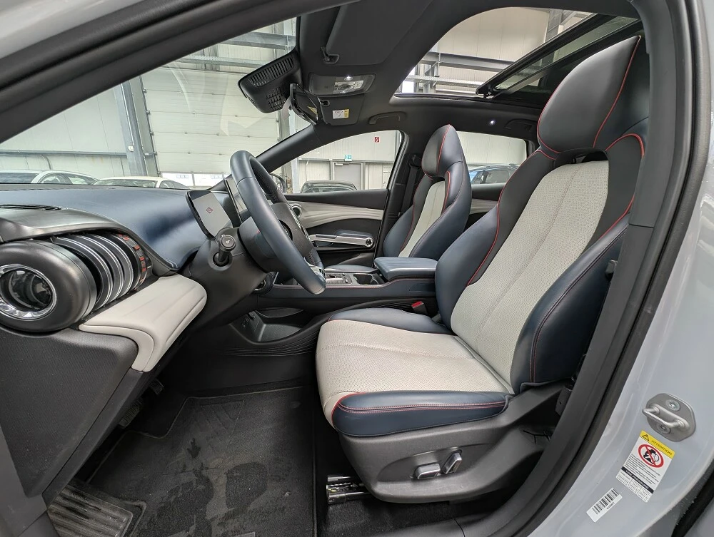 BYD Atto3 Active / / PANO / / 60.5kWh, снимка 11 - Автомобили и джипове - 56205725