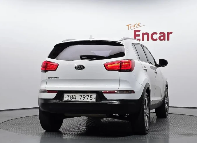 Kia Sportage 4WD - изображение 4