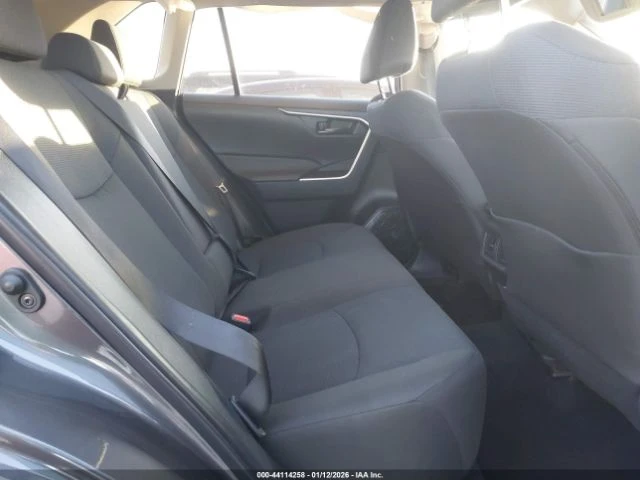 Toyota Rav4 15k km* LE* Камера* High Beam* , снимка 12 - Автомобили и джипове - 53456379