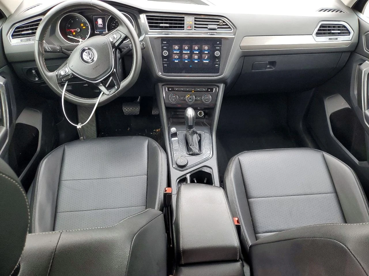 VW Tiguan 2.0* 4Х4* SE* РЕАЛНИ КМ!, снимка 7 - Автомобили и джипове - 54152889