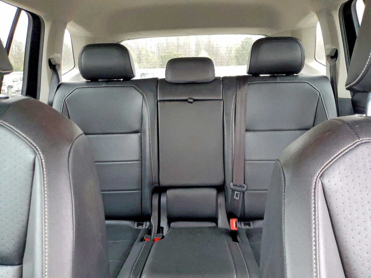 VW Tiguan 2.0* 4Х4* SE* РЕАЛНИ КМ!, снимка 9 - Автомобили и джипове - 54152889