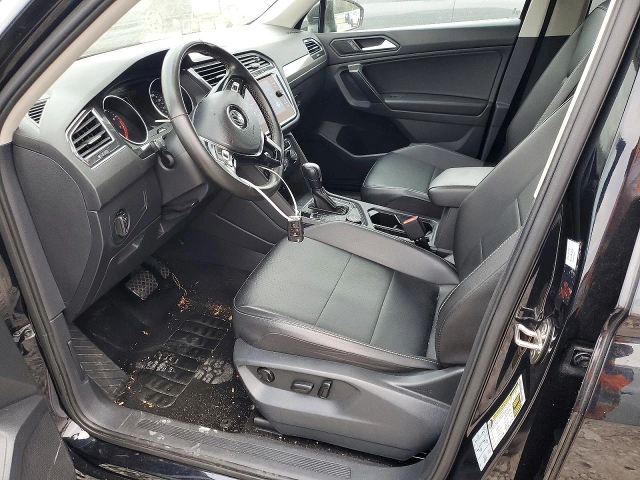 VW Tiguan 2.0* 4Х4* SE* РЕАЛНИ КМ!, снимка 8 - Автомобили и джипове - 54152889