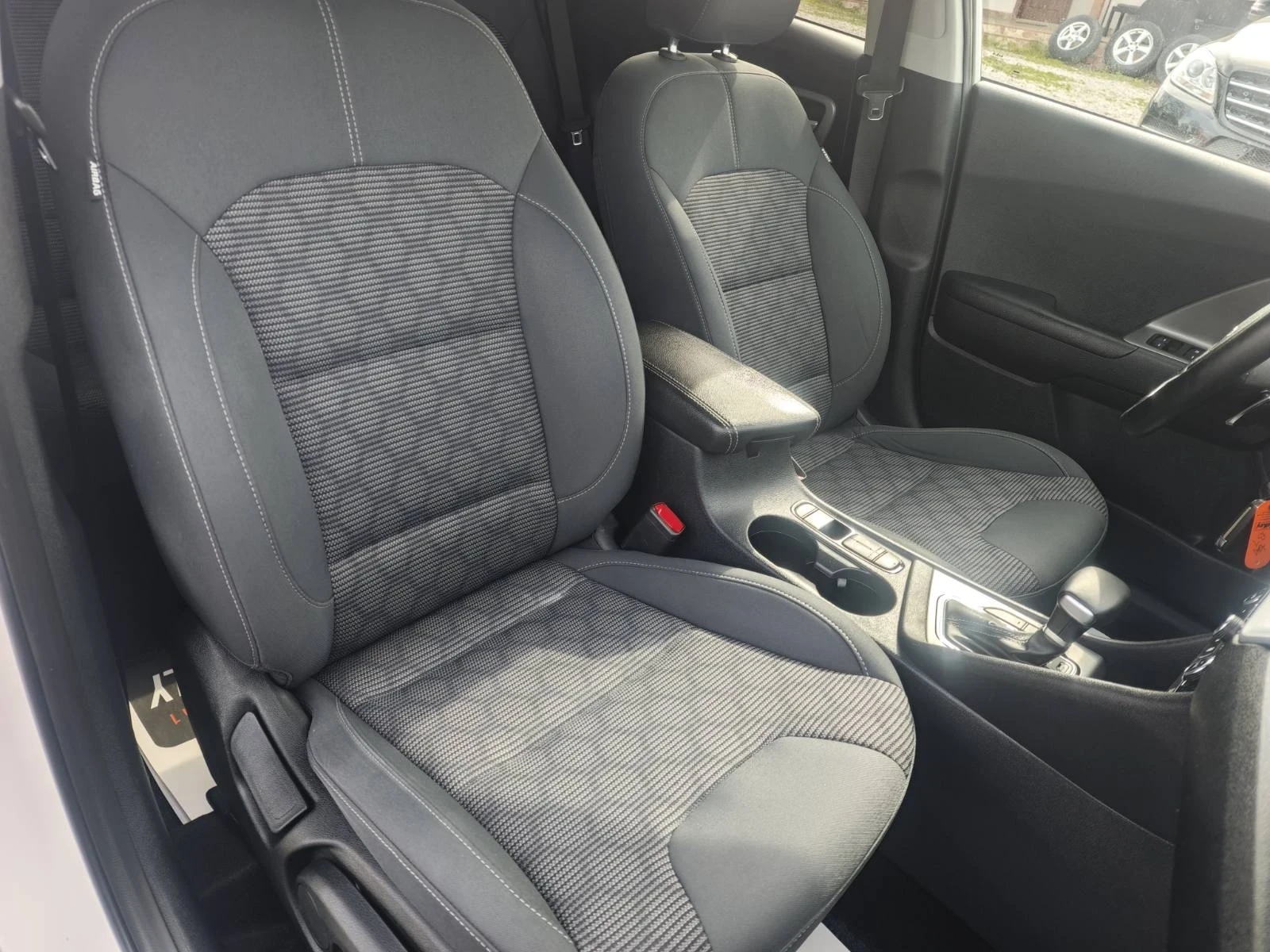 Kia Niro 1.6 PLUG IN HIBRID, снимка 11 - Автомобили и джипове - 54206443