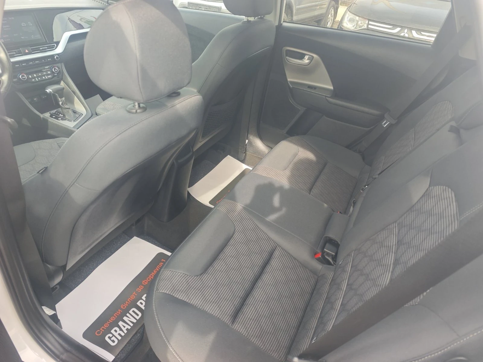 Kia Niro 1.6 PLUG IN HIBRID, снимка 12 - Автомобили и джипове - 54206443