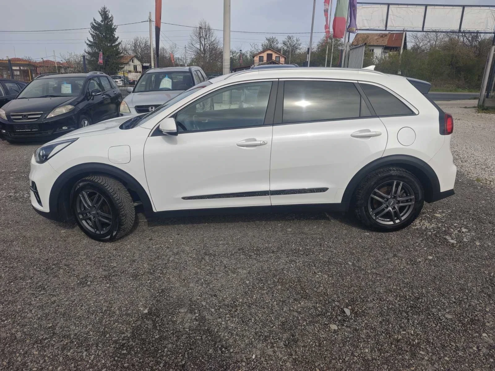 Kia Niro 1.6 PLUG IN HIBRID, снимка 4 - Автомобили и джипове - 54206443