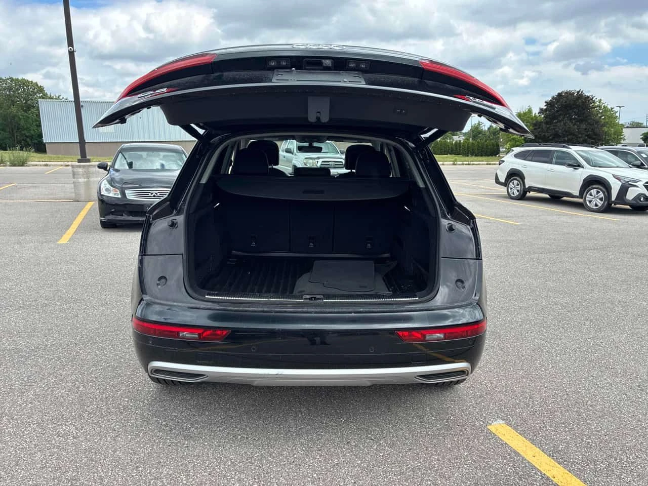 Audi Q5 * Progressiv * CARFAX * 360 * ПАНО * КЛИП НА МОТОР, снимка 15 - Автомобили и джипове - 54938092