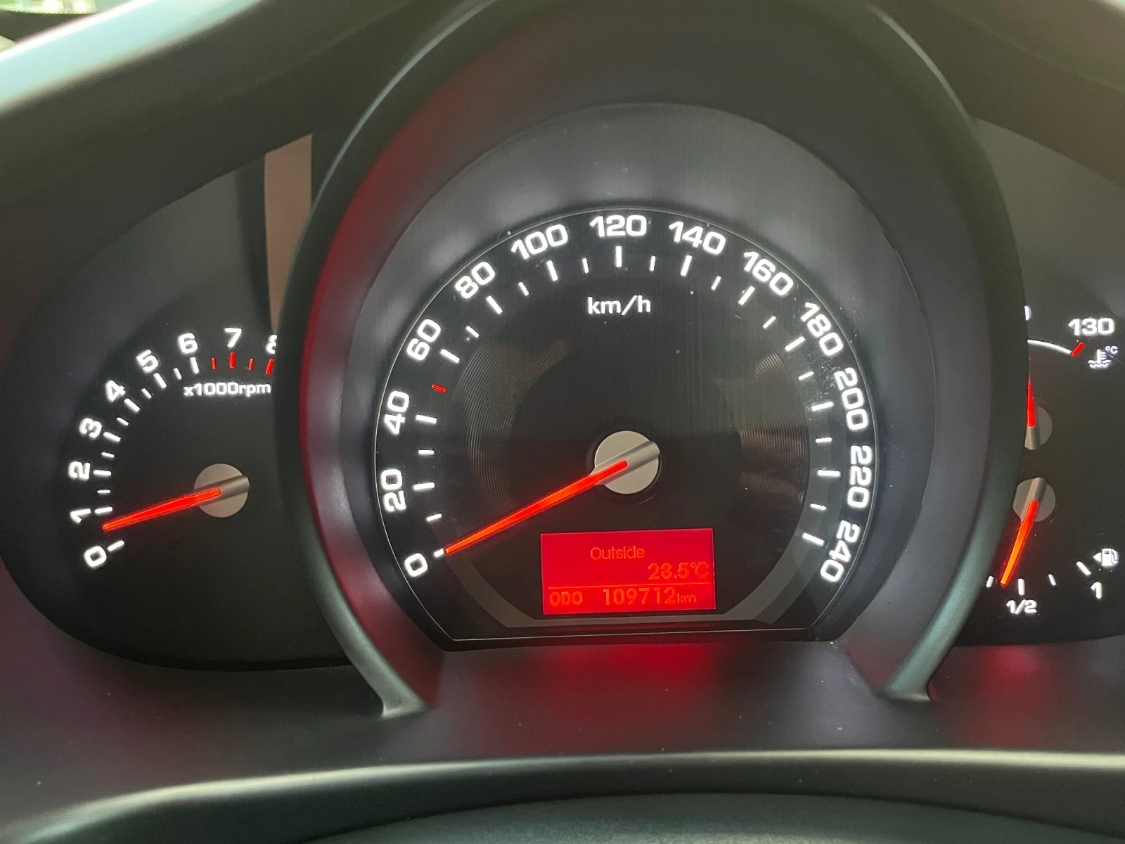 Kia Sportage 2.0 ГАЗ атмосферен , снимка 9 - Автомобили и джипове - 55123758
