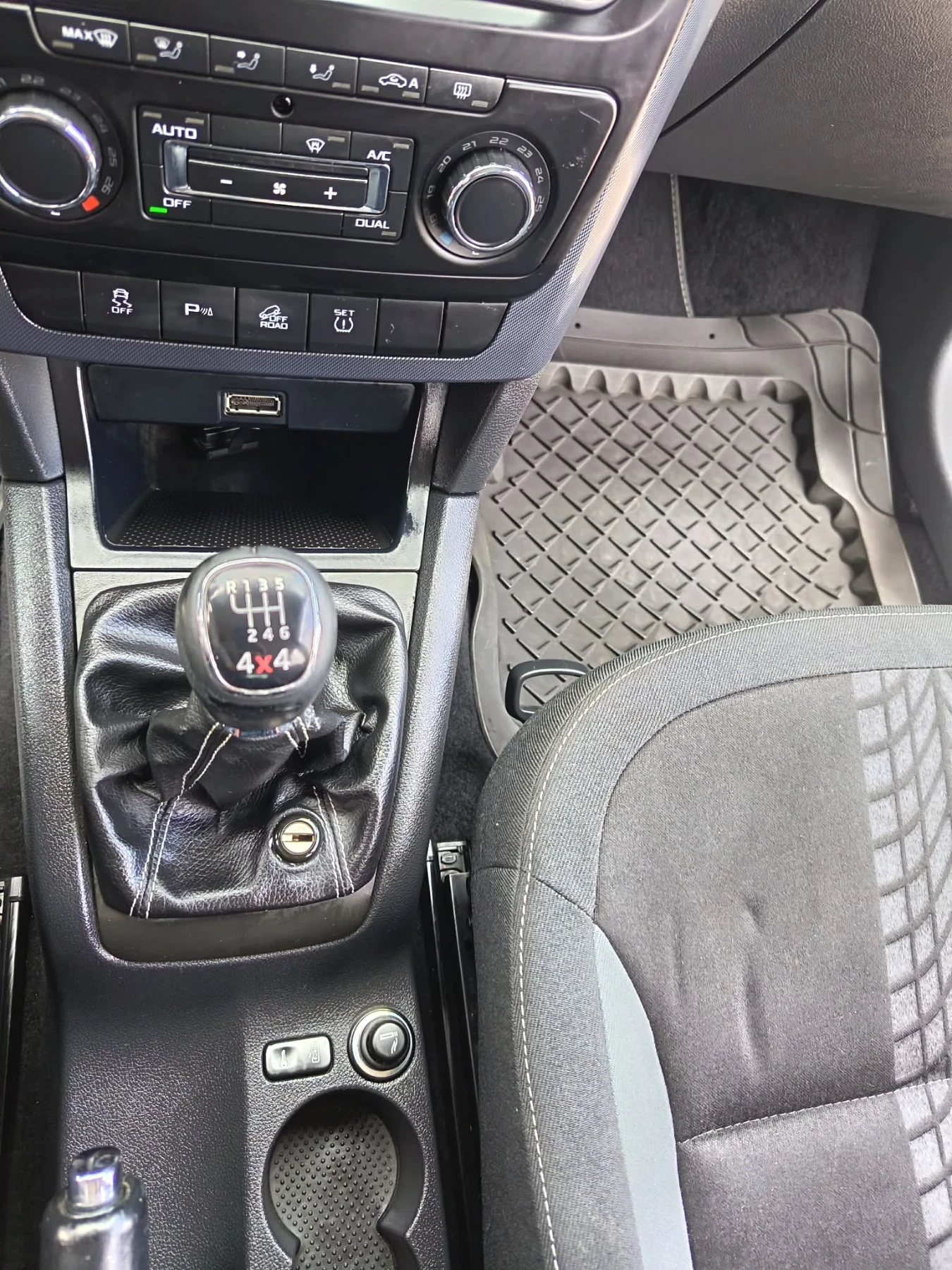 Skoda Yeti 1.8 TSI 4X4  FACELIFT , снимка 14 - Автомобили и джипове - 55399724