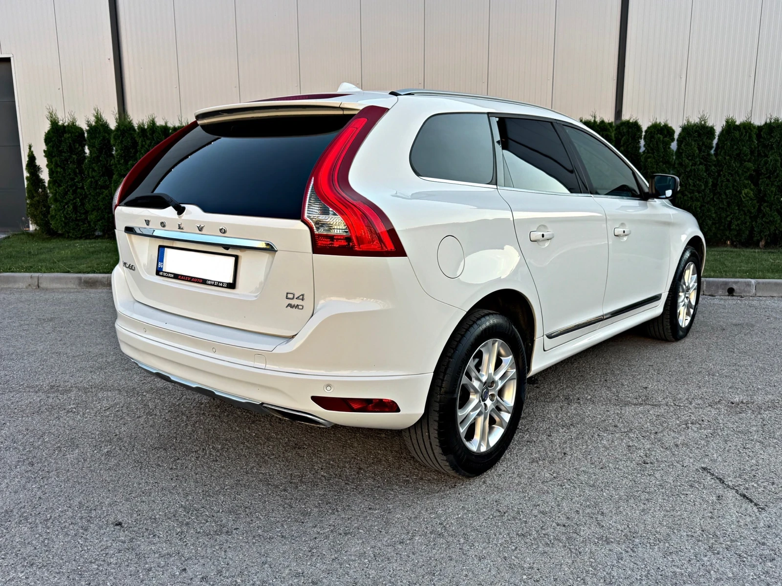 Volvo XC60 2.4D4 AWD/Keyless/Регистриран* Обслужен!!!, снимка 6 - Автомобили и джипове - 55592185