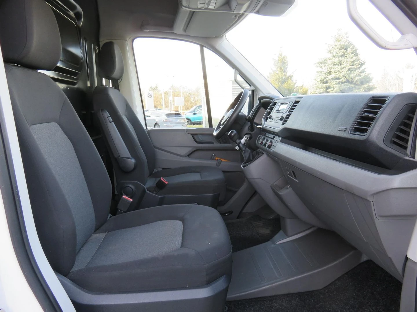 VW Crafter Furgon 30 SR NK 2.0 TDI PP - изображение 9