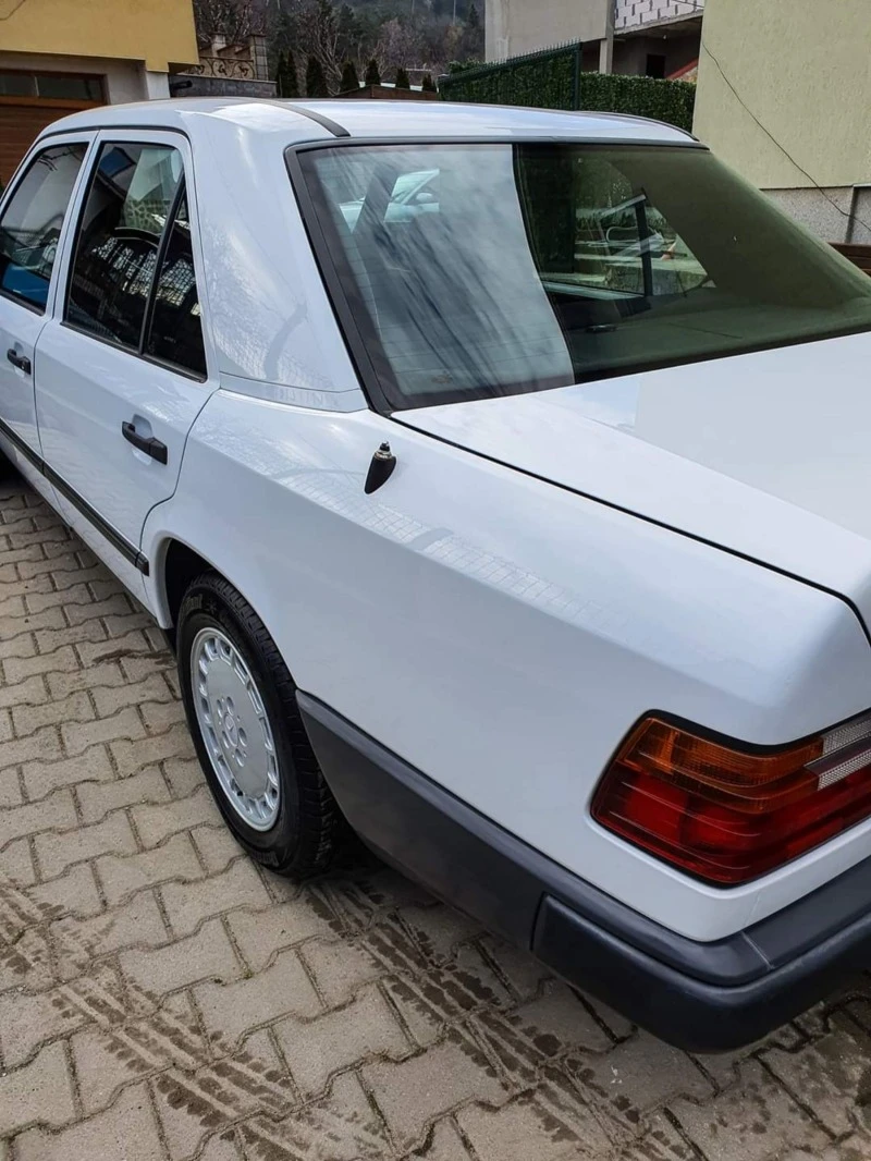 Mercedes-Benz 124, снимка 2 - Автомобили и джипове - 41103666