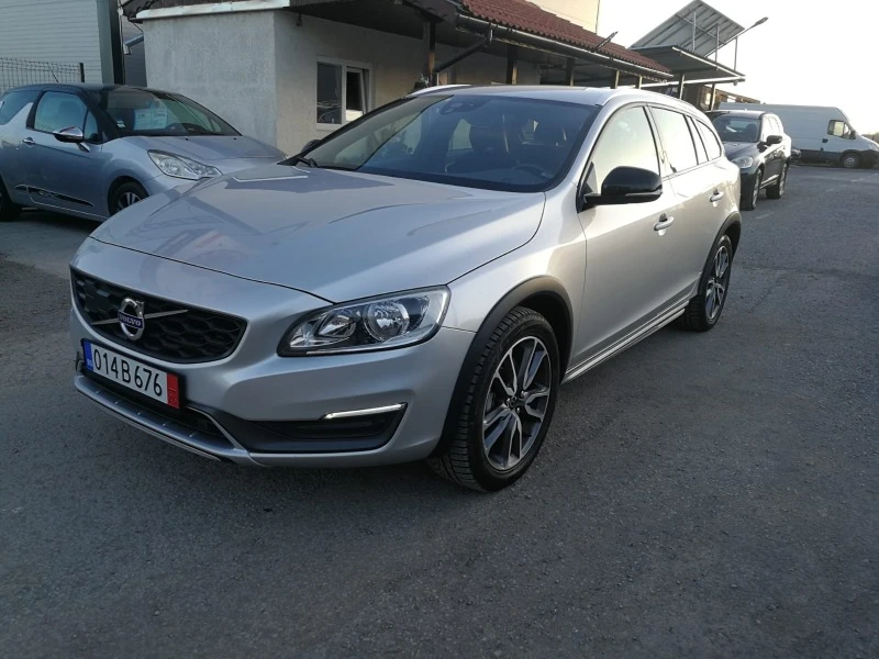 Volvo V60 Cross Country 2.4 D5 4x4, снимка 1 - Автомобили и джипове - 44500028