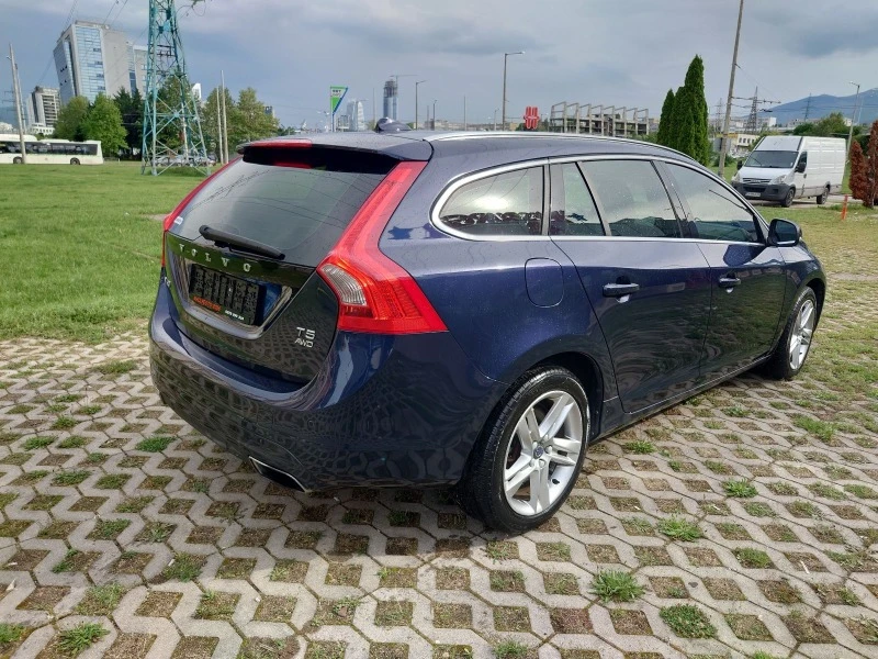 Volvo V60 T5 AWD, снимка 3 - Автомобили и джипове - 47309638