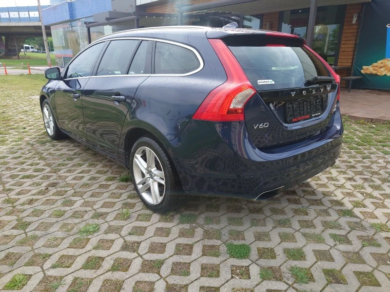 Volvo V60 T5 AWD, снимка 2 - Автомобили и джипове - 47309638