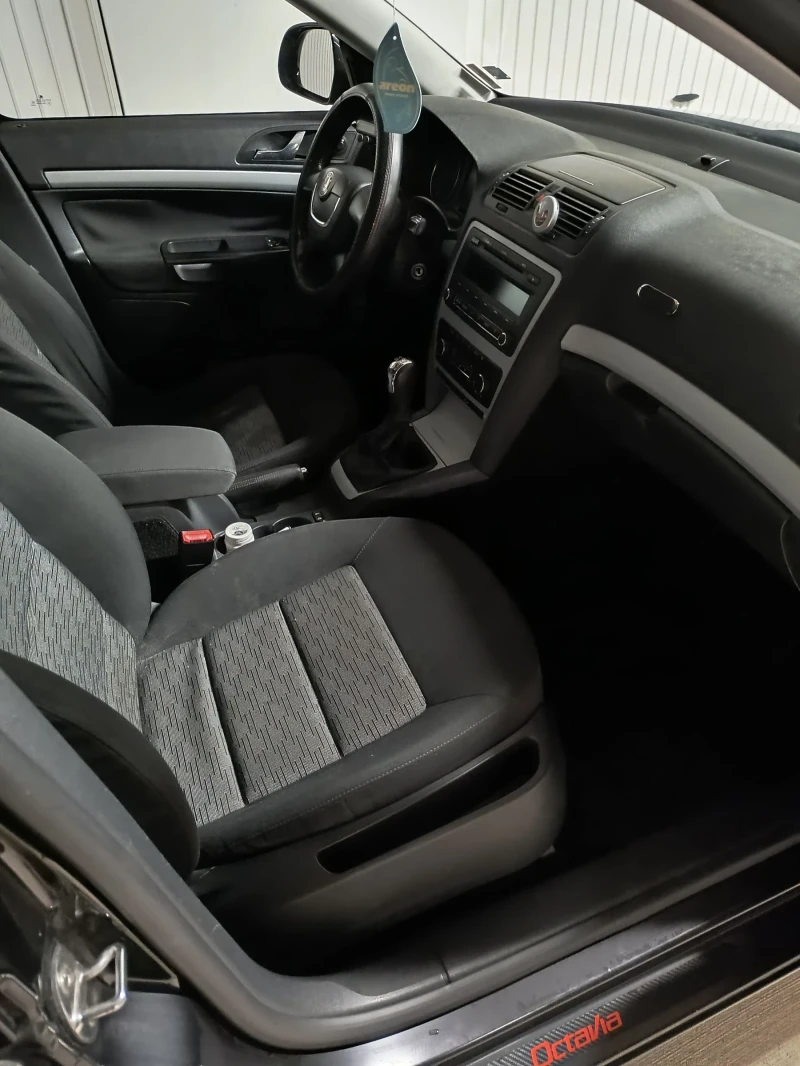 Skoda Octavia 1.6TDI, снимка 11 - Автомобили и джипове - 50603891