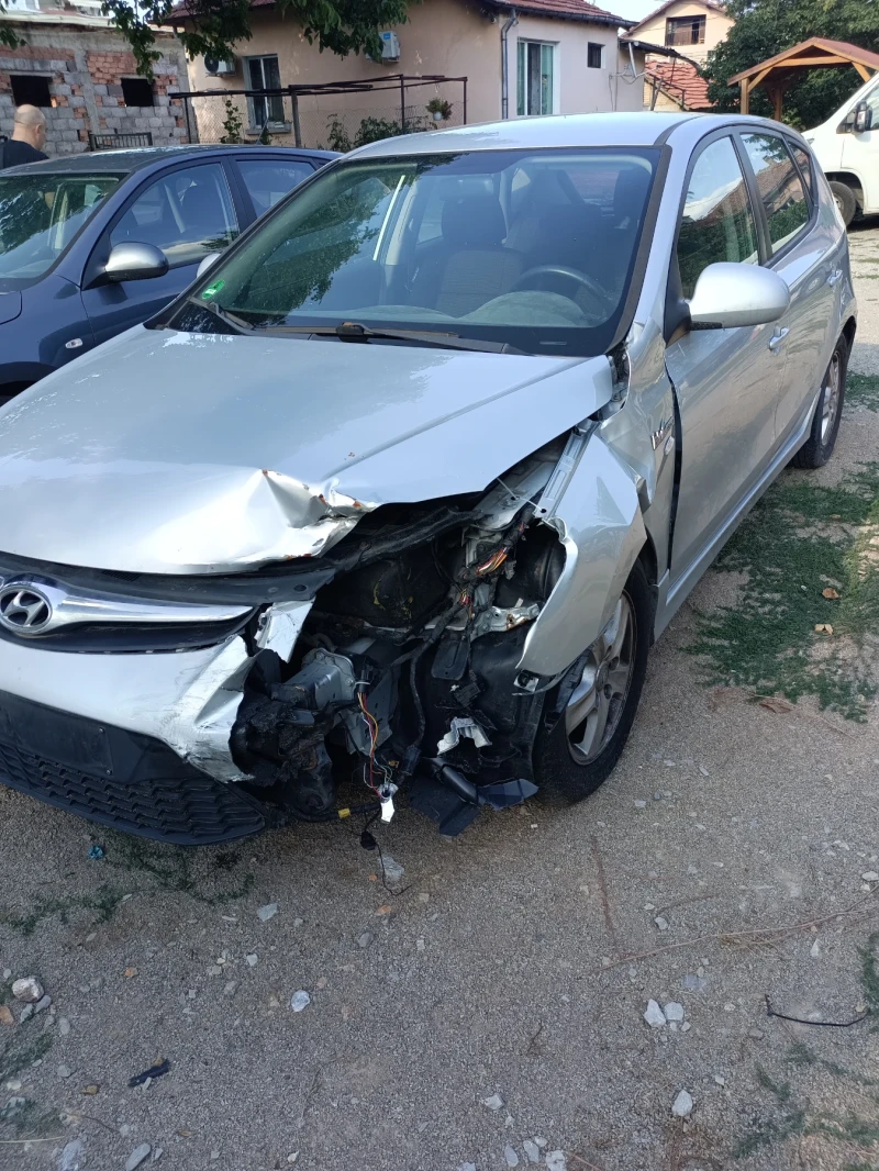 Hyundai I30 1.6CRDI цена за двата, снимка 3 - Автомобили и джипове - 52407842