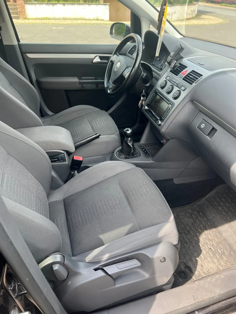 VW Touran 2.0 tdi , снимка 8 - Автомобили и джипове - 52267740