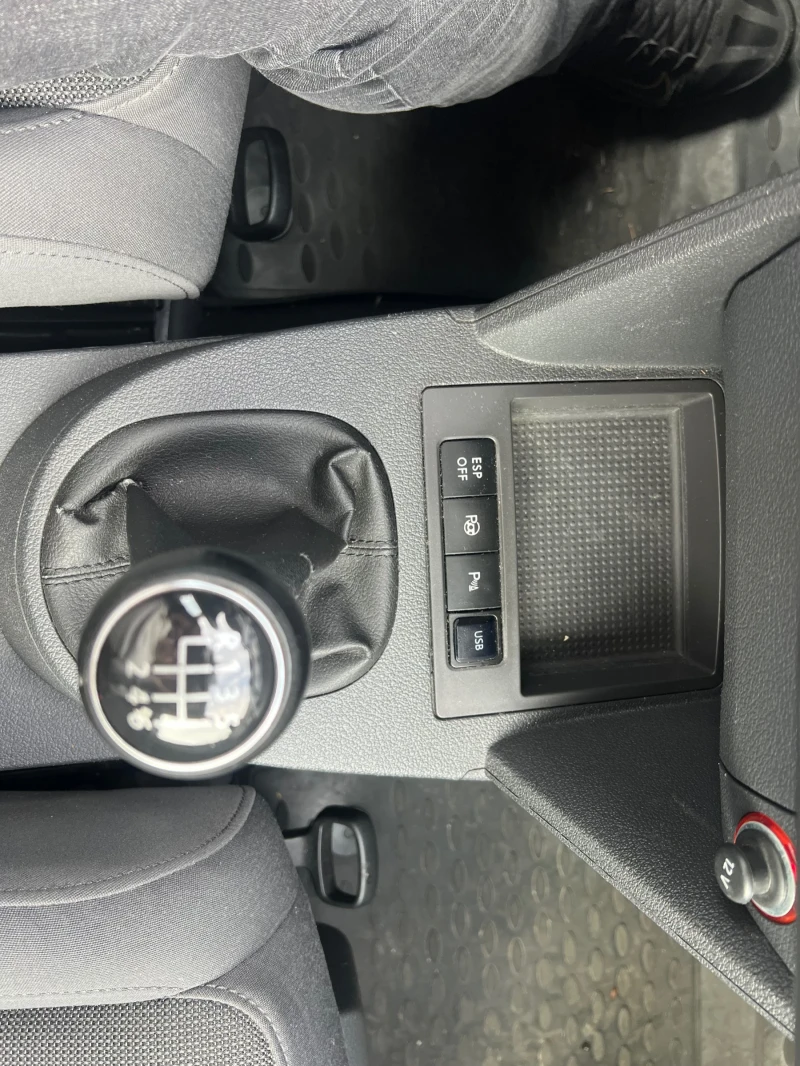 VW Touran 2.0 tdi , снимка 9 - Автомобили и джипове - 52267740