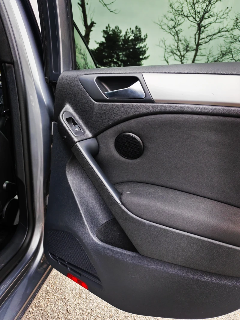 VW Golf 2.5 бензин, снимка 4 - Автомобили и джипове - 52683148