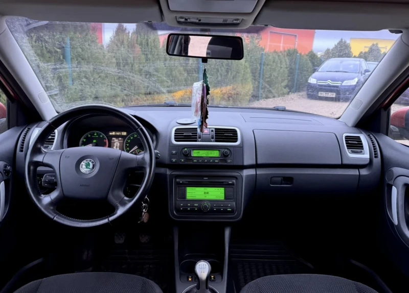 Skoda Fabia 1.4i, снимка 10 - Автомобили и джипове - 52886041