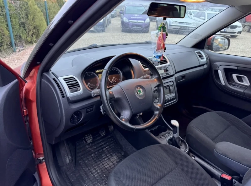 Skoda Fabia 1.4i, снимка 5 - Автомобили и джипове - 52886041