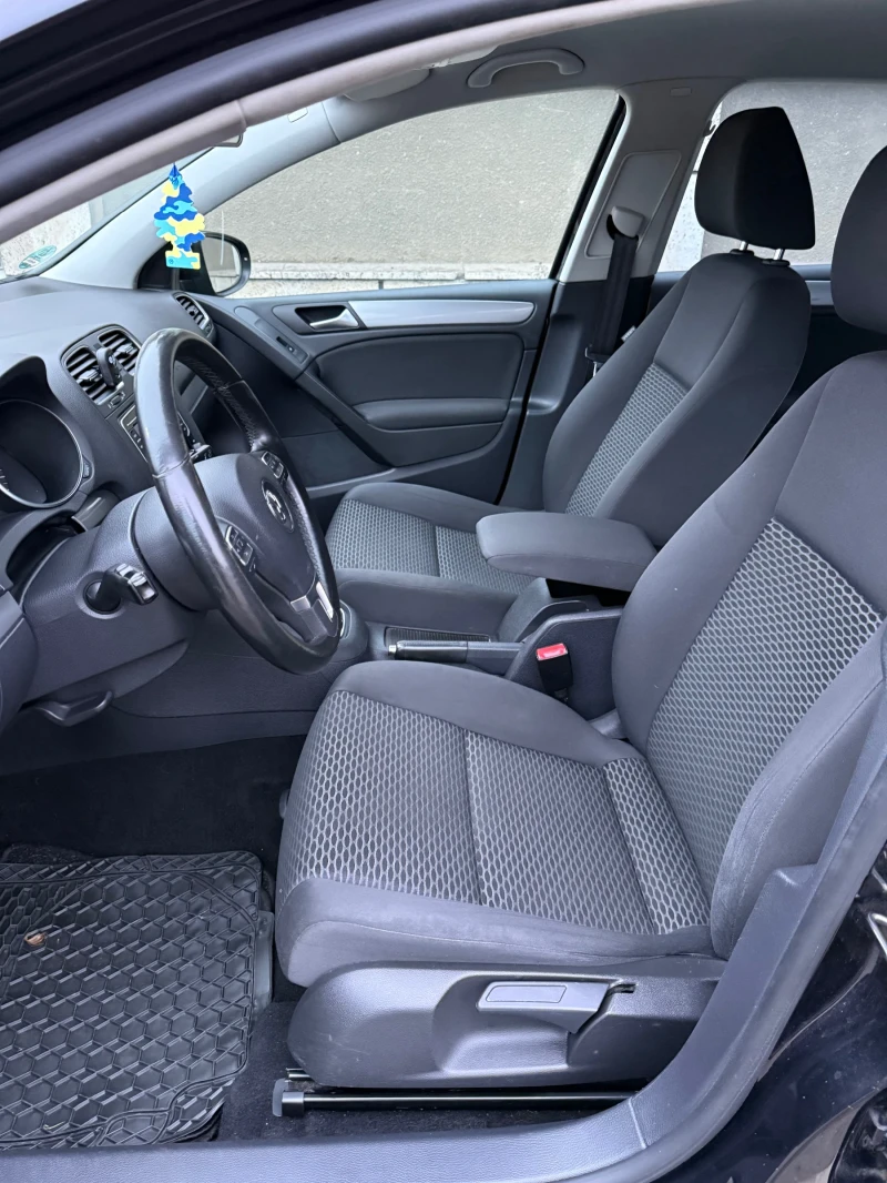 VW Golf 1.6 TDI 105кс Клима, снимка 10 - Автомобили и джипове - 53275255