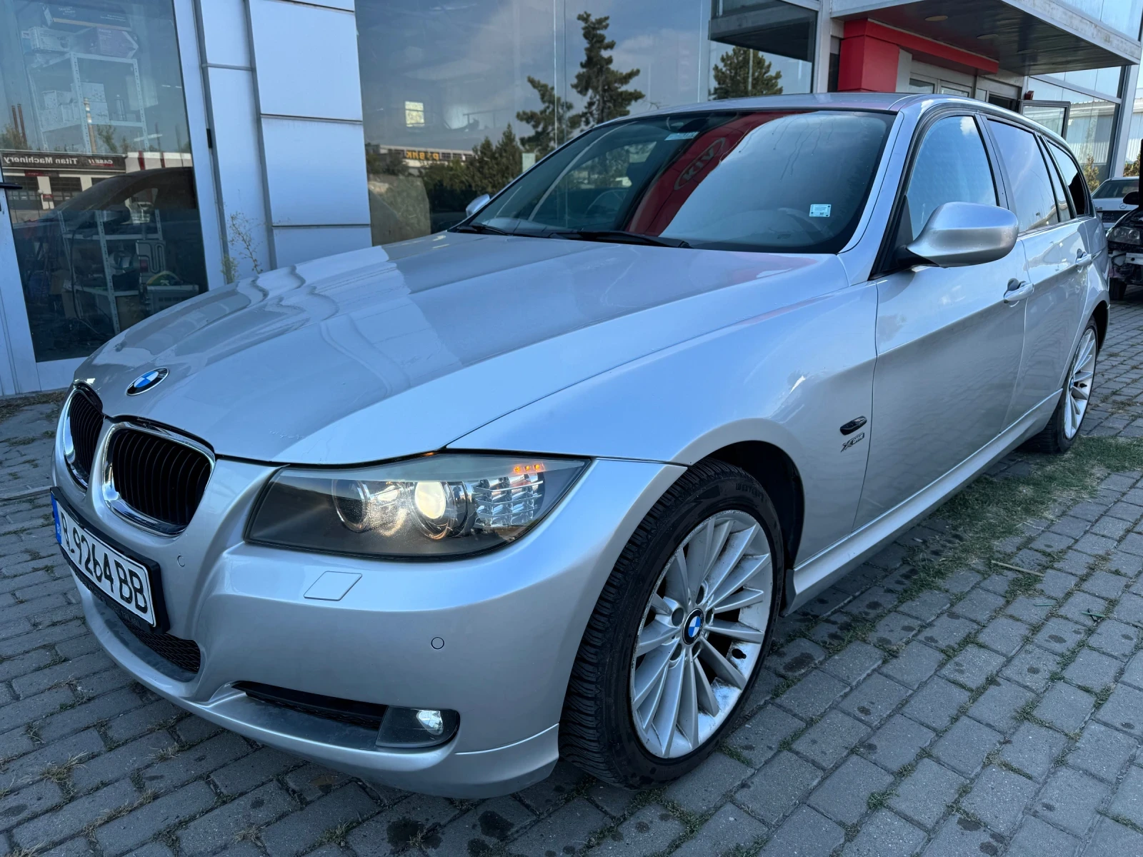 BMW 320 Facelift Xdrive - изображение 2