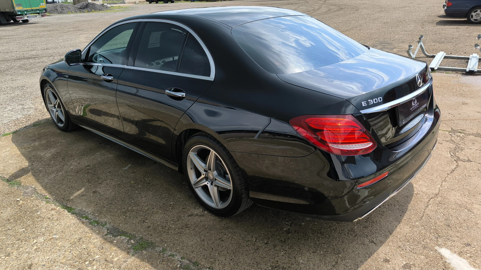Mercedes-Benz E 300 AMG* LINE* Дистроник* 4-matic* Подрев-Обдухване - изображение 7