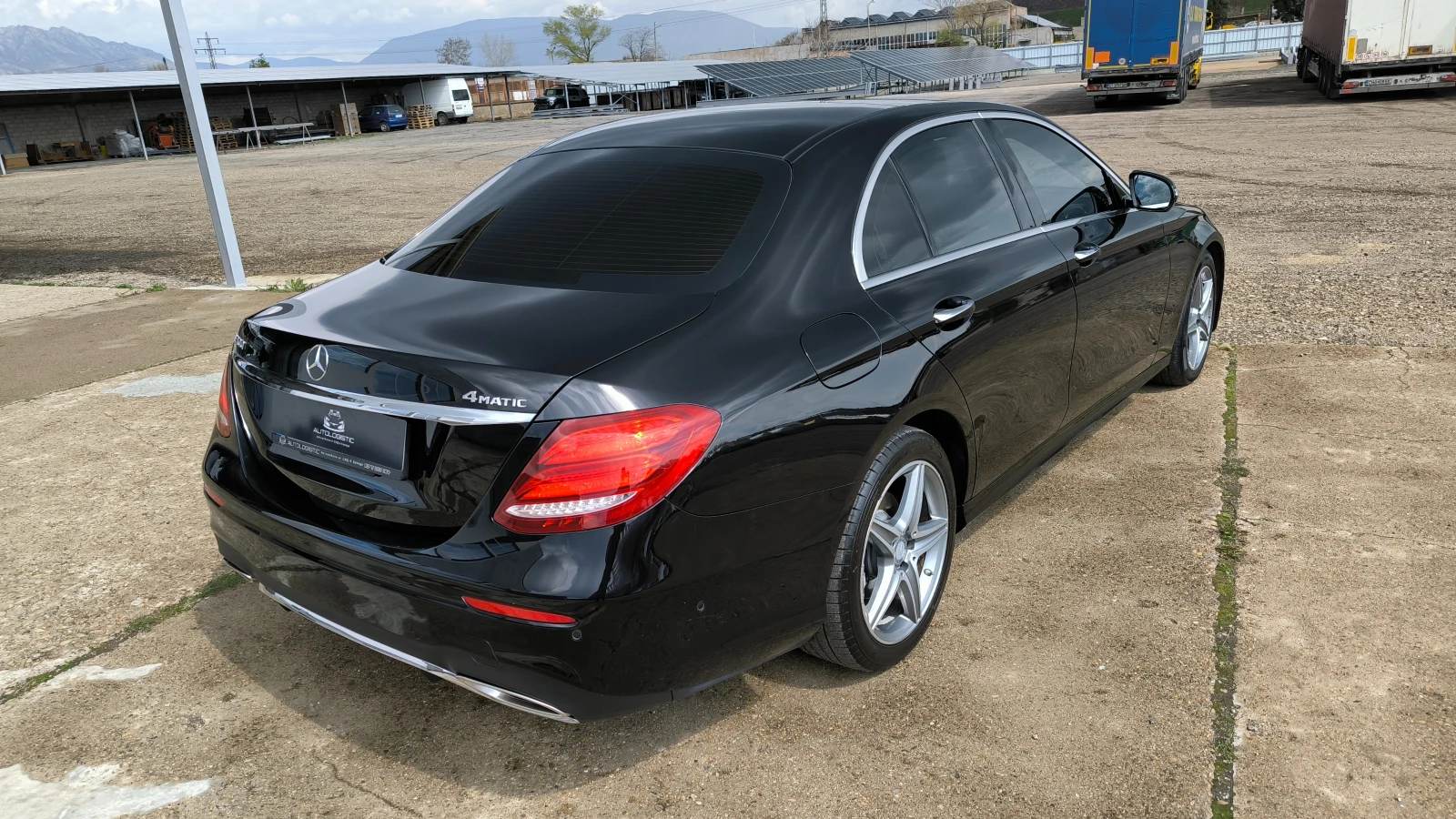Mercedes-Benz E 300 AMG* LINE* Дистроник* 4-matic* Подрев-Обдухване - изображение 4