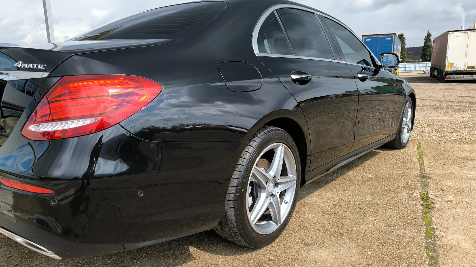 Mercedes-Benz E 300 AMG* LINE* Дистроник* 4-matic* Подрев-Обдухване - изображение 5