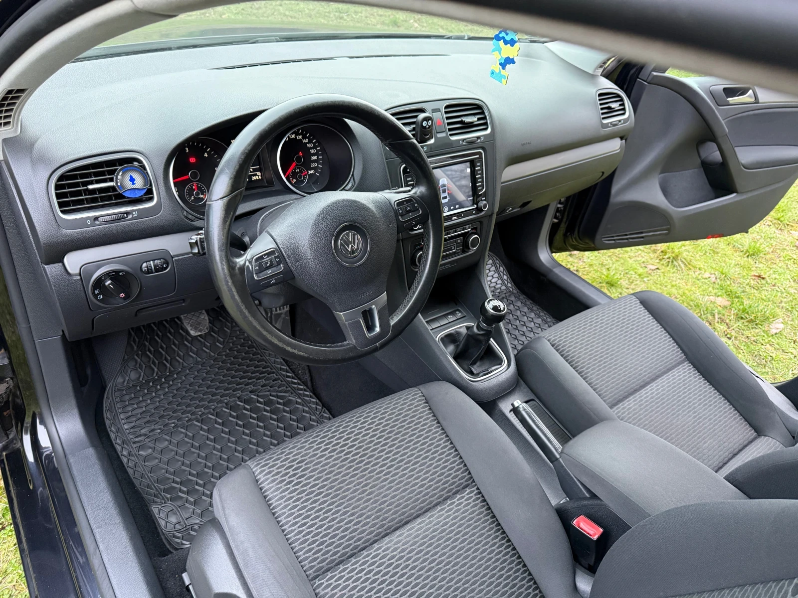 VW Golf 1.6 TDI 105кс Клима - изображение 6