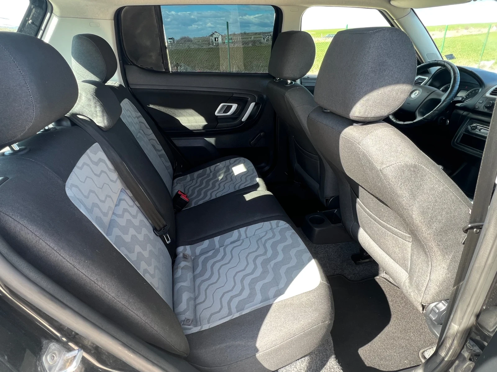 Skoda Fabia 1.4 benzin, снимка 10 - Автомобили и джипове - 53816299