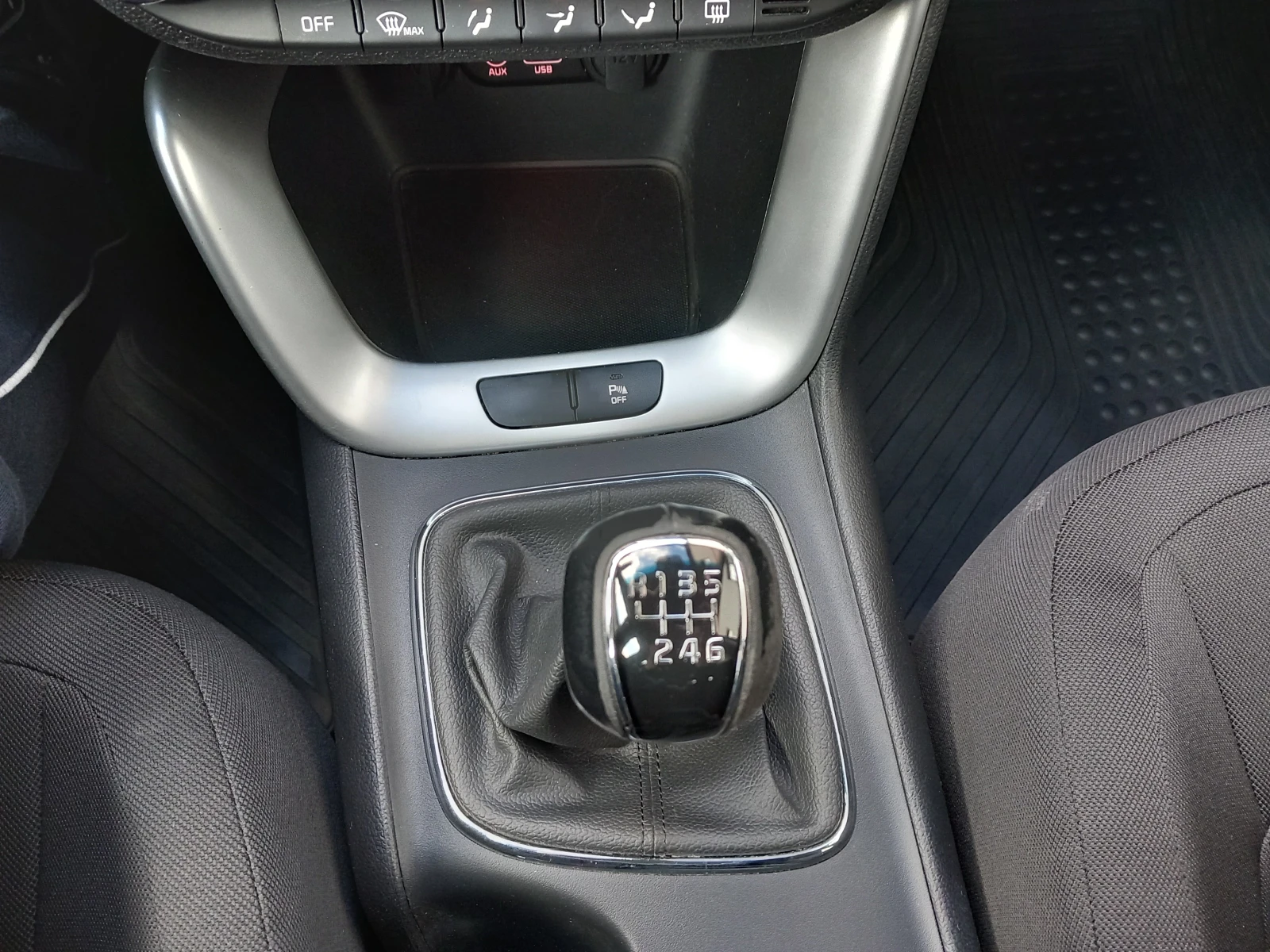 Kia Ceed 1.6 CRDI NAVI 6ск, снимка 14 - Автомобили и джипове - 54239604