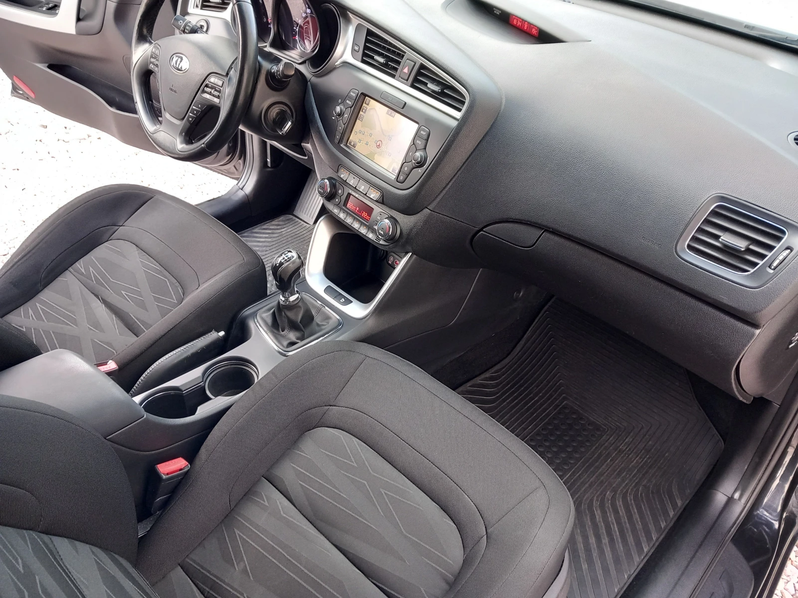 Kia Ceed 1.6 CRDI NAVI 6ск, снимка 12 - Автомобили и джипове - 54239604