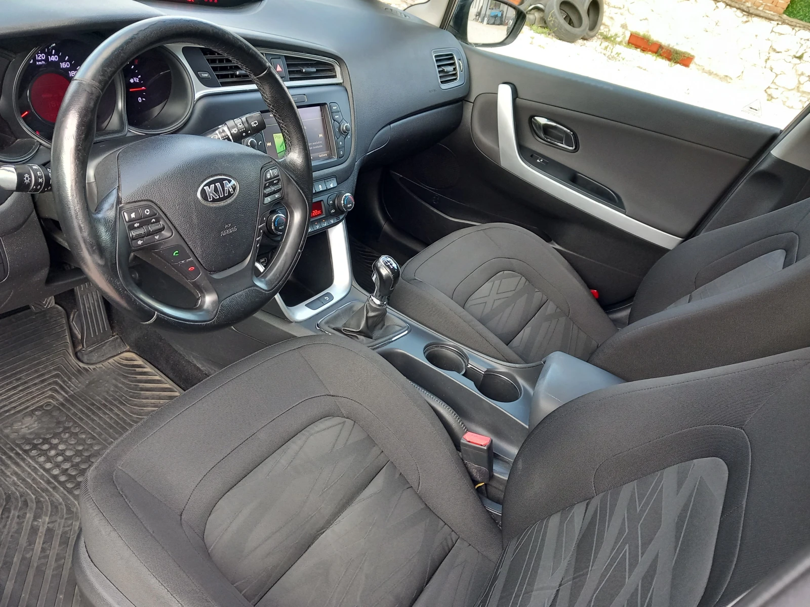 Kia Ceed 1.6 CRDI NAVI 6ск, снимка 10 - Автомобили и джипове - 54239604