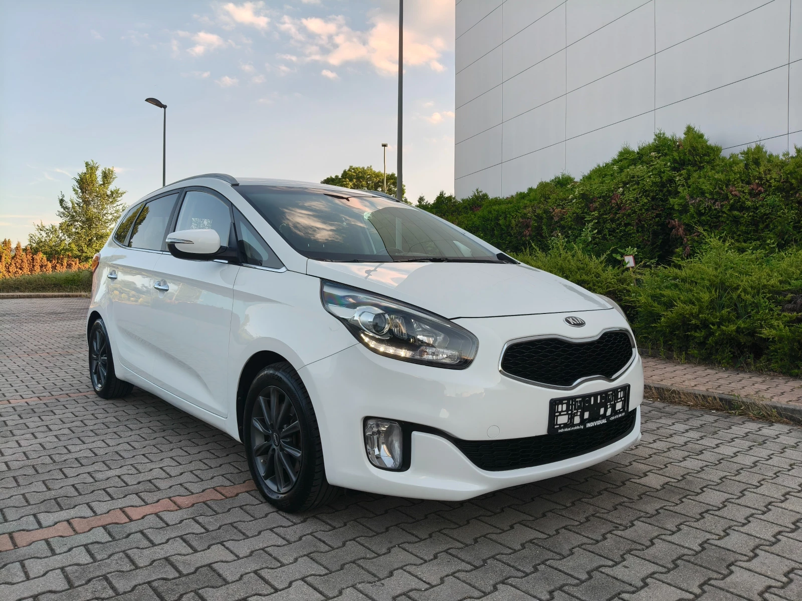 Kia Carens 1.7 CRDI* 141 P.S* ШВЕЙАРИЯ, снимка 3 - Автомобили и джипове - 55111584