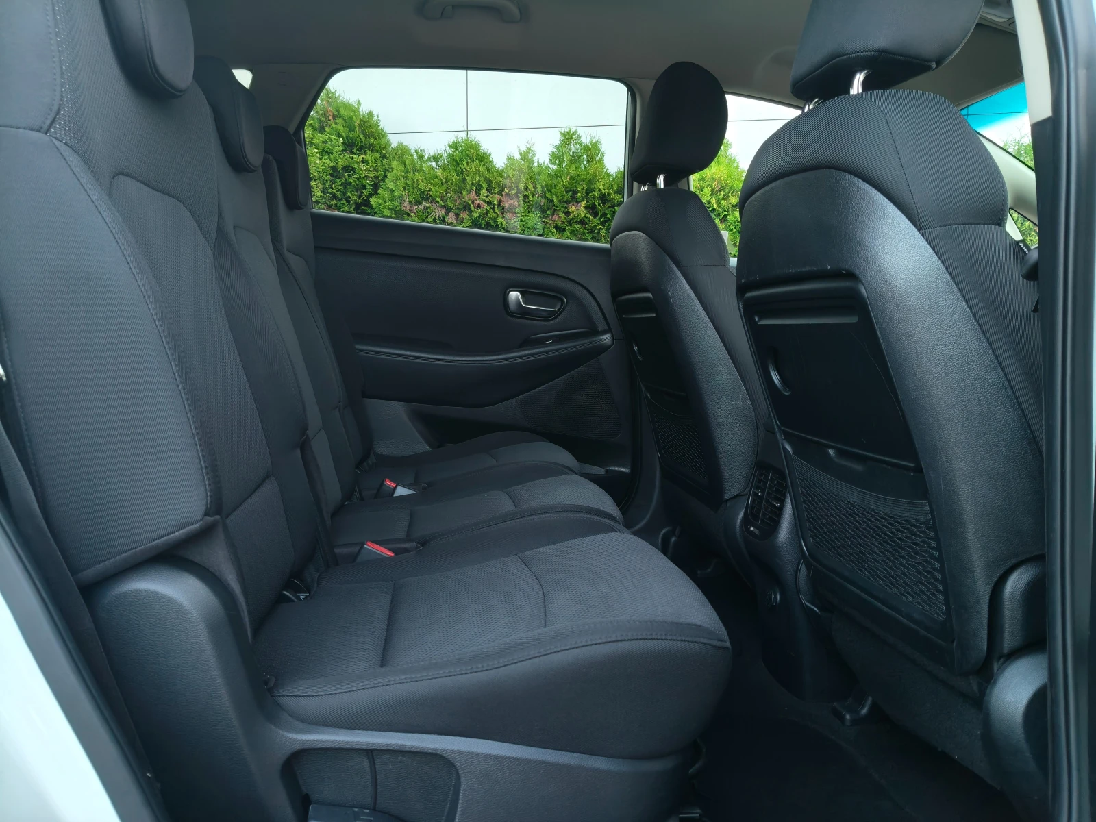 Kia Carens 1.7 CRDI* 141 P.S* ШВЕЙАРИЯ, снимка 12 - Автомобили и джипове - 55111584