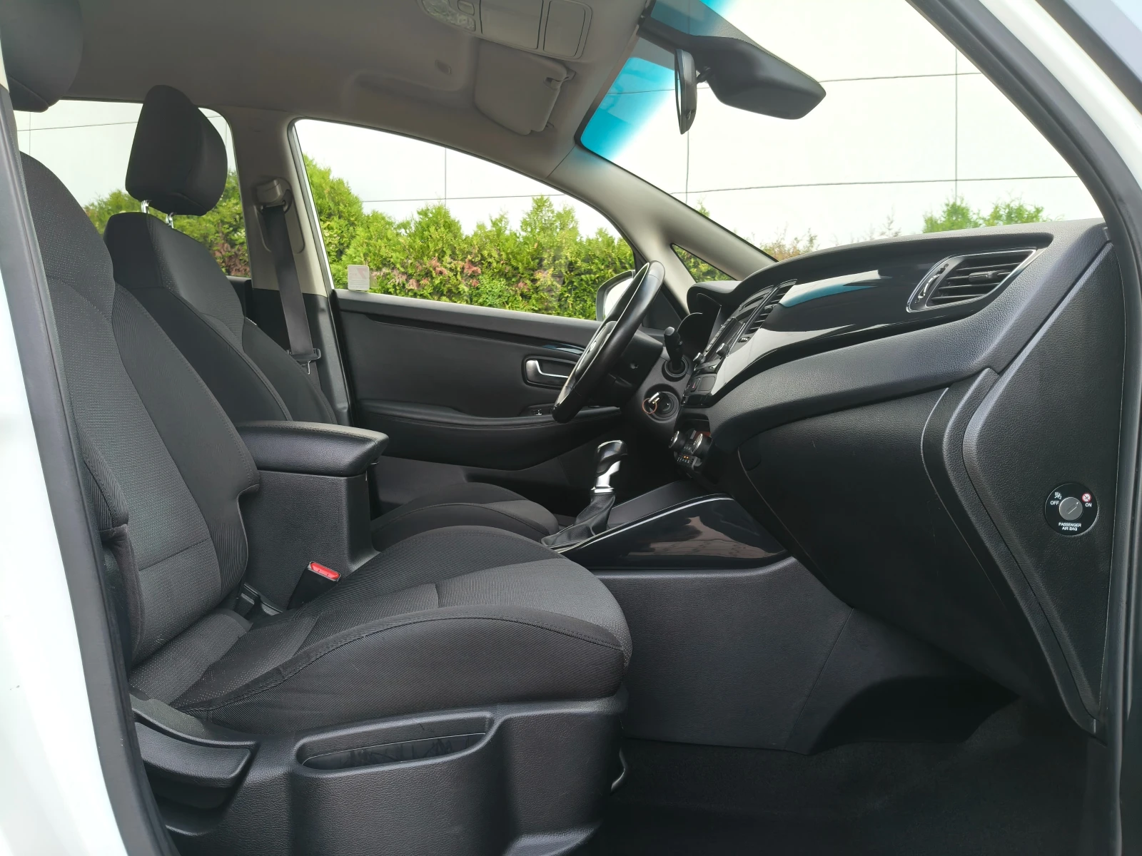 Kia Carens 1.7 CRDI* 141 P.S* ШВЕЙАРИЯ, снимка 10 - Автомобили и джипове - 55111584