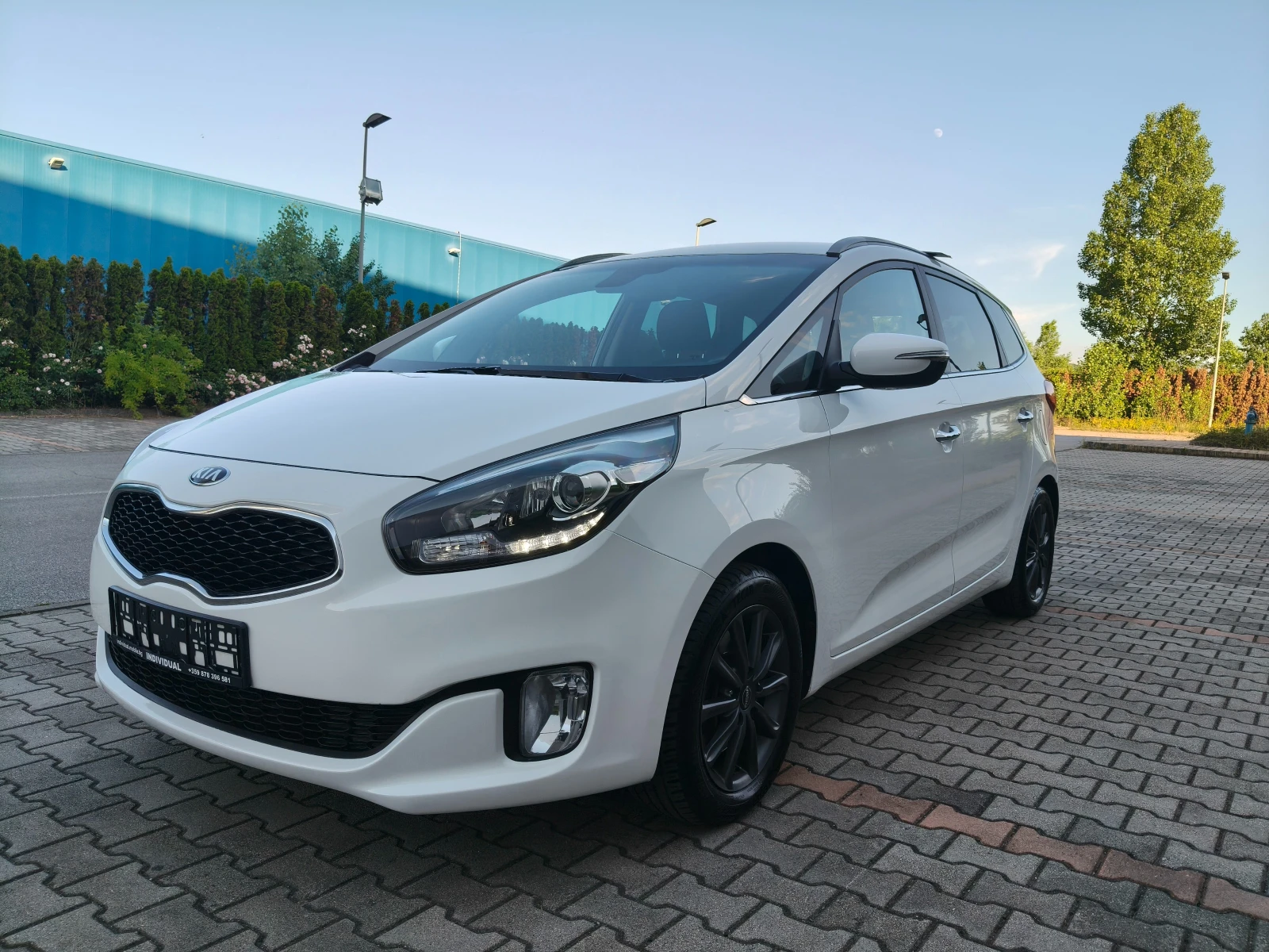 Kia Carens 1.7 CRDI* 141 P.S* ШВЕЙАРИЯ, снимка 2 - Автомобили и джипове - 55111584