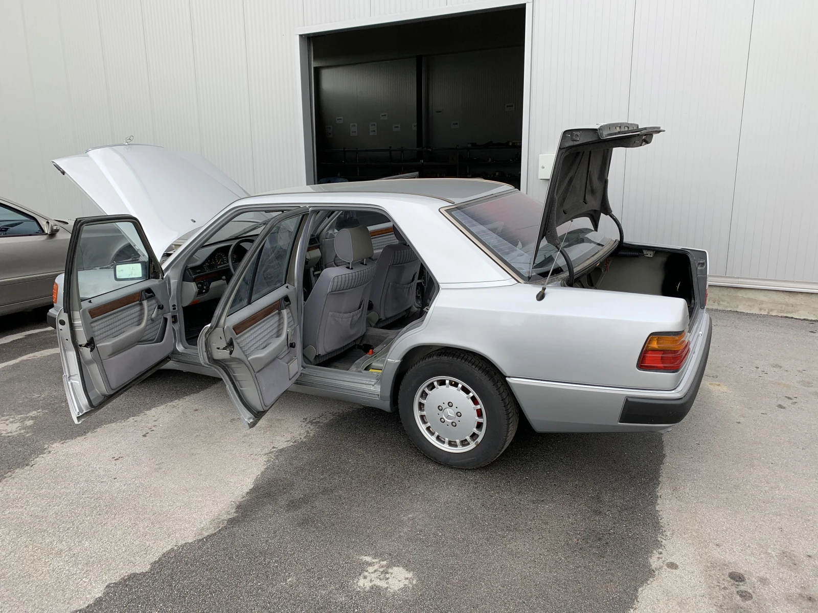 Mercedes-Benz 260 E, снимка 7 - Автомобили и джипове - 55260982