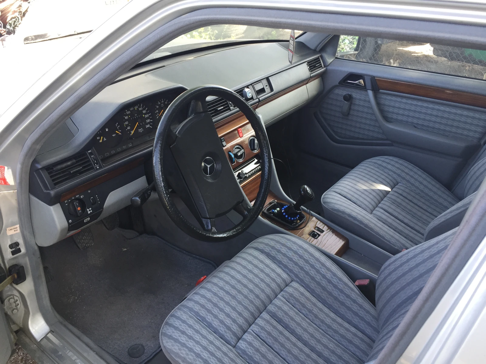 Mercedes-Benz 260 E, снимка 2 - Автомобили и джипове - 55260982