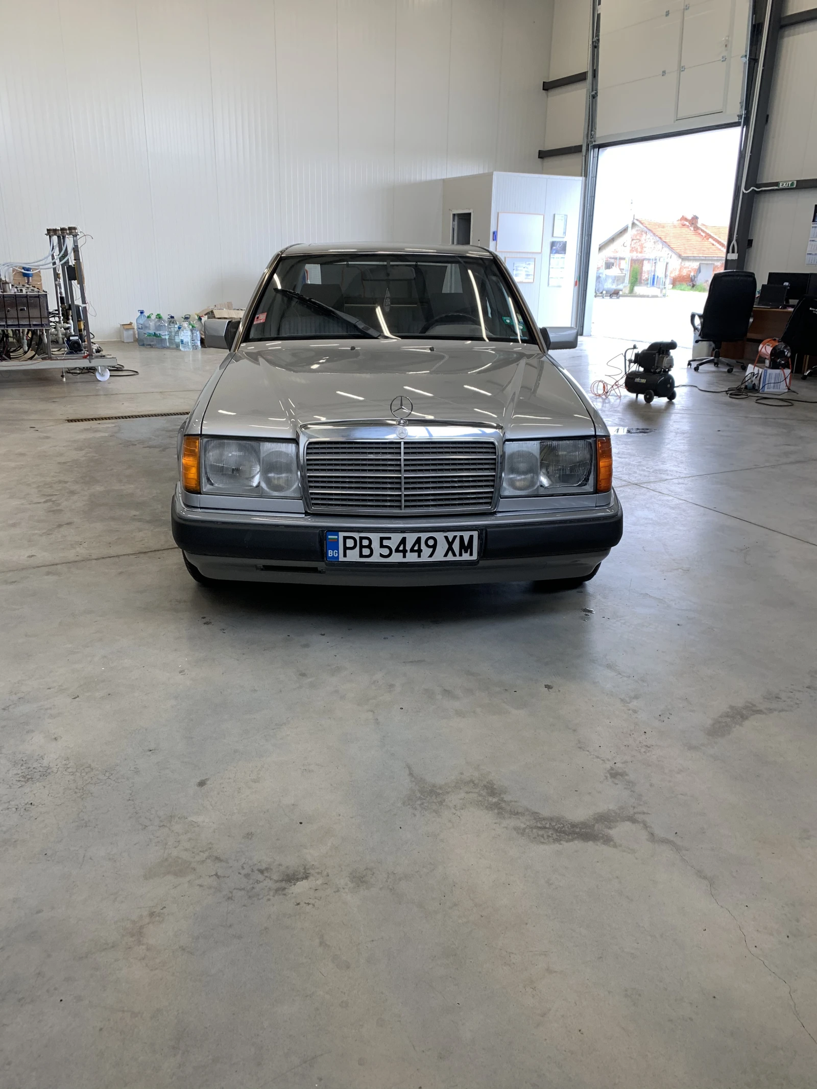 Mercedes-Benz 260 E