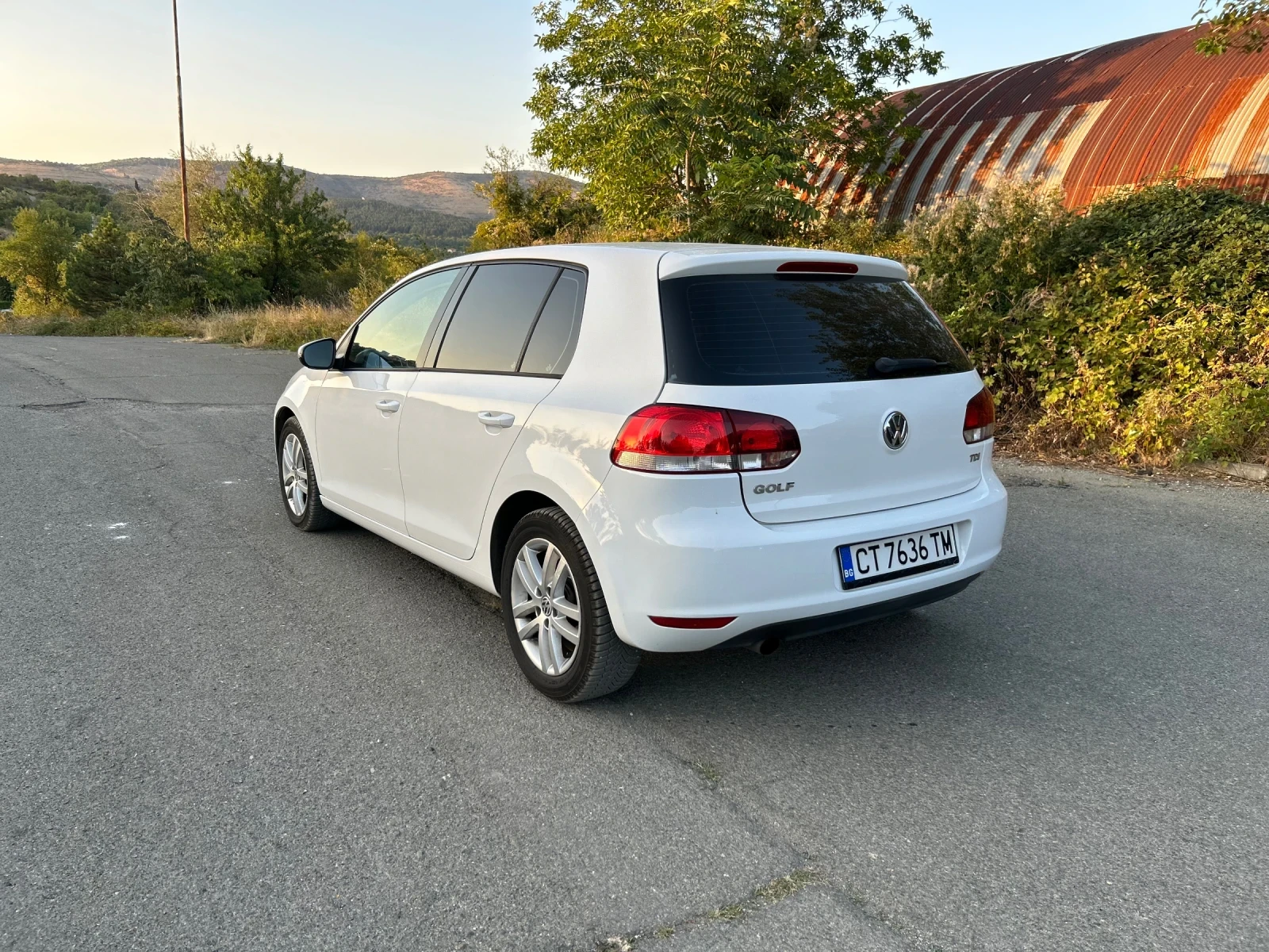 VW Golf 1.6 TDI, снимка 8 - Автомобили и джипове - 55905438