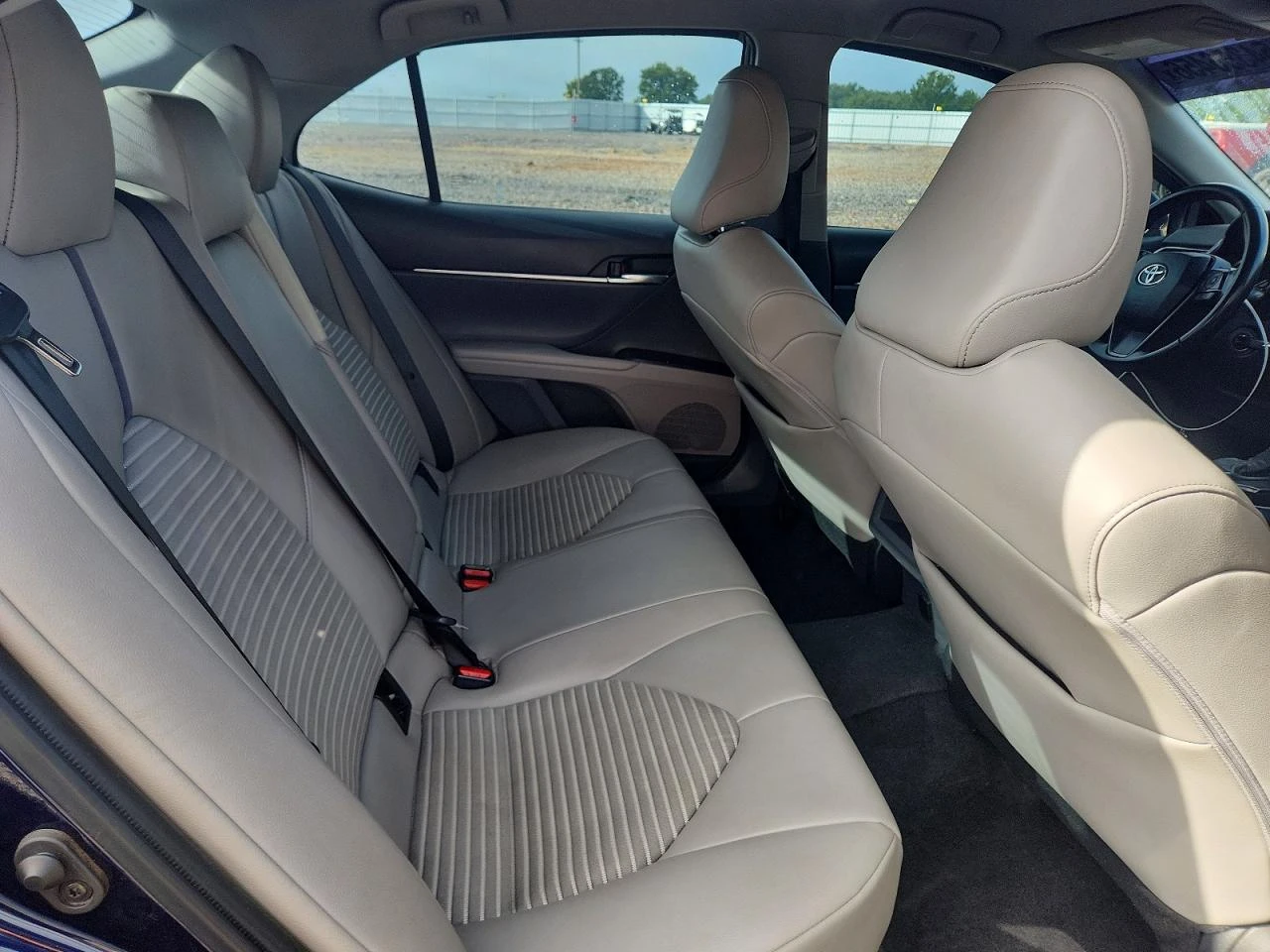 Toyota Camry 2.5l Se, снимка 10 - Автомобили и джипове - 56075570