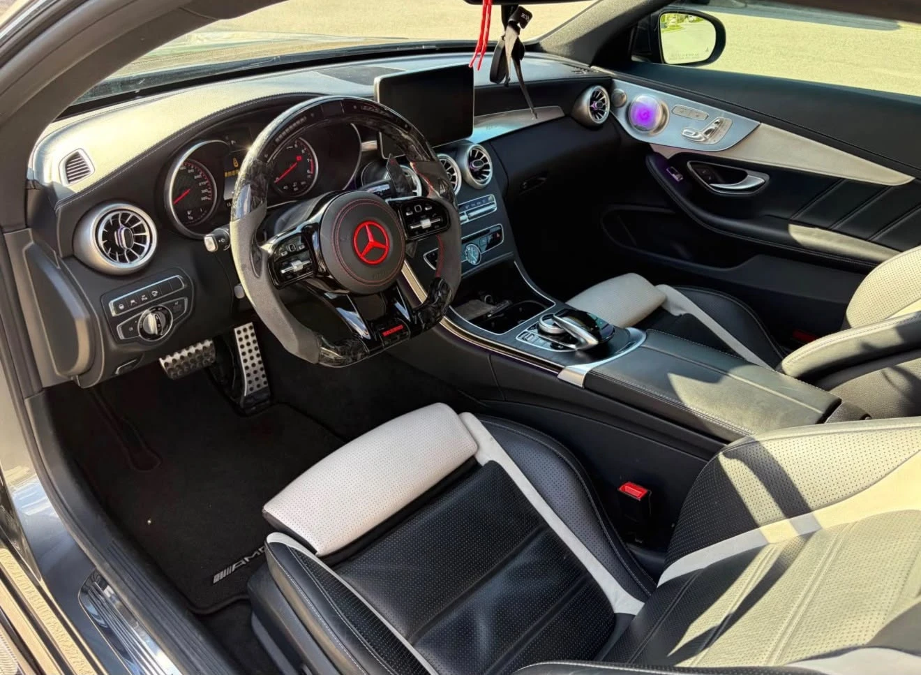 Mercedes-Benz C 63 AMG  S * CARFAX * ОПЦИЯ ЗА ФИНАНСИРАНЕ, снимка 9 - Автомобили и джипове - 56096728