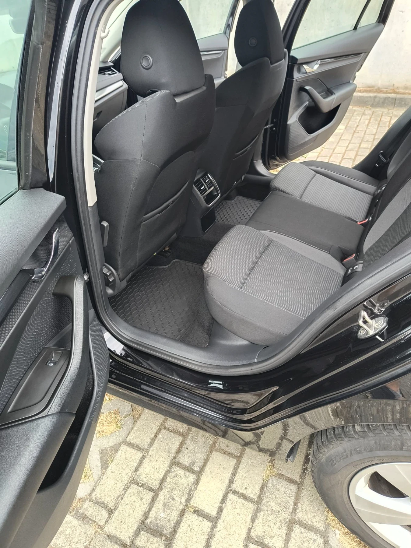 Skoda Octavia 2.0 TDI  DIGITAL COCKPIT, снимка 7 - Автомобили и джипове - 56184864