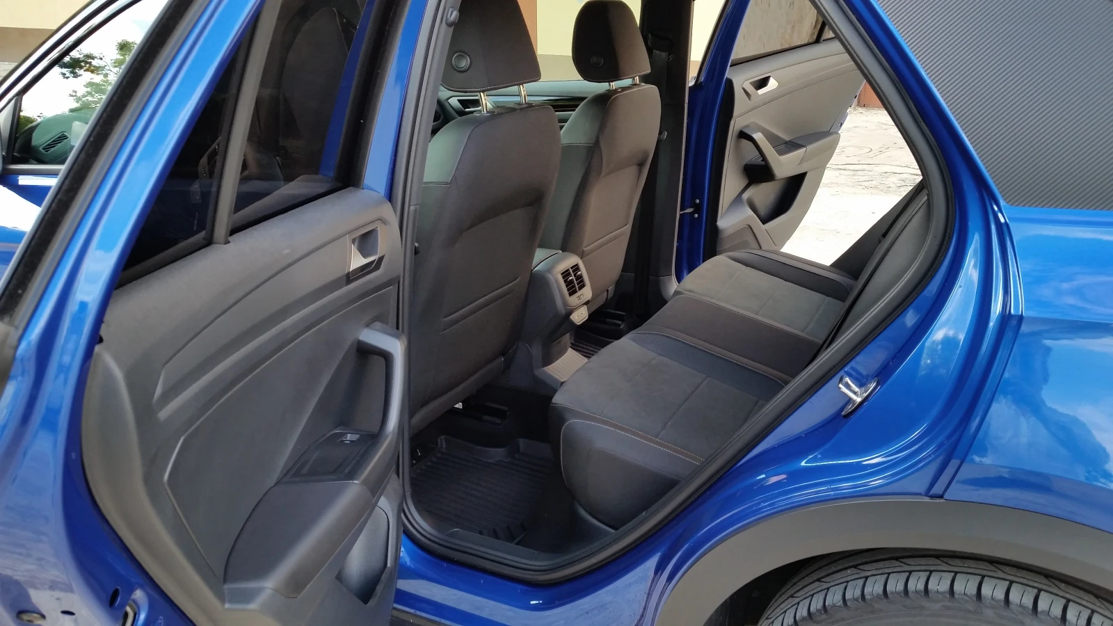 VW T-Roc 2.0 TSI 4MOTION DSG - изображение 10