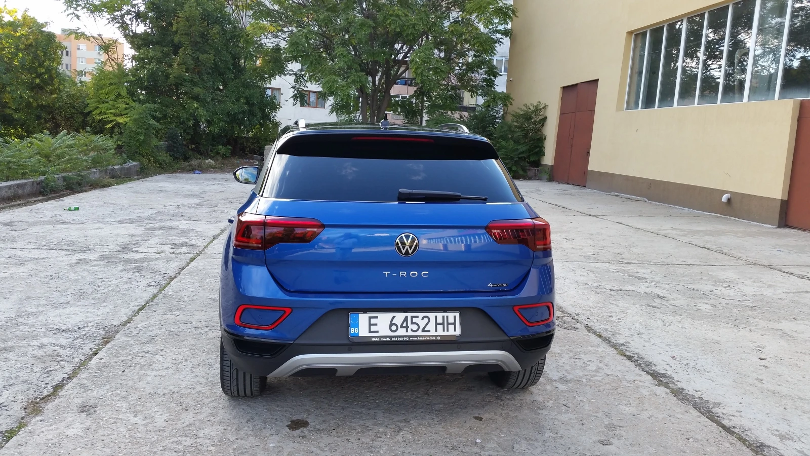 VW T-Roc 2.0 TSI 4MOTION DSG - изображение 4