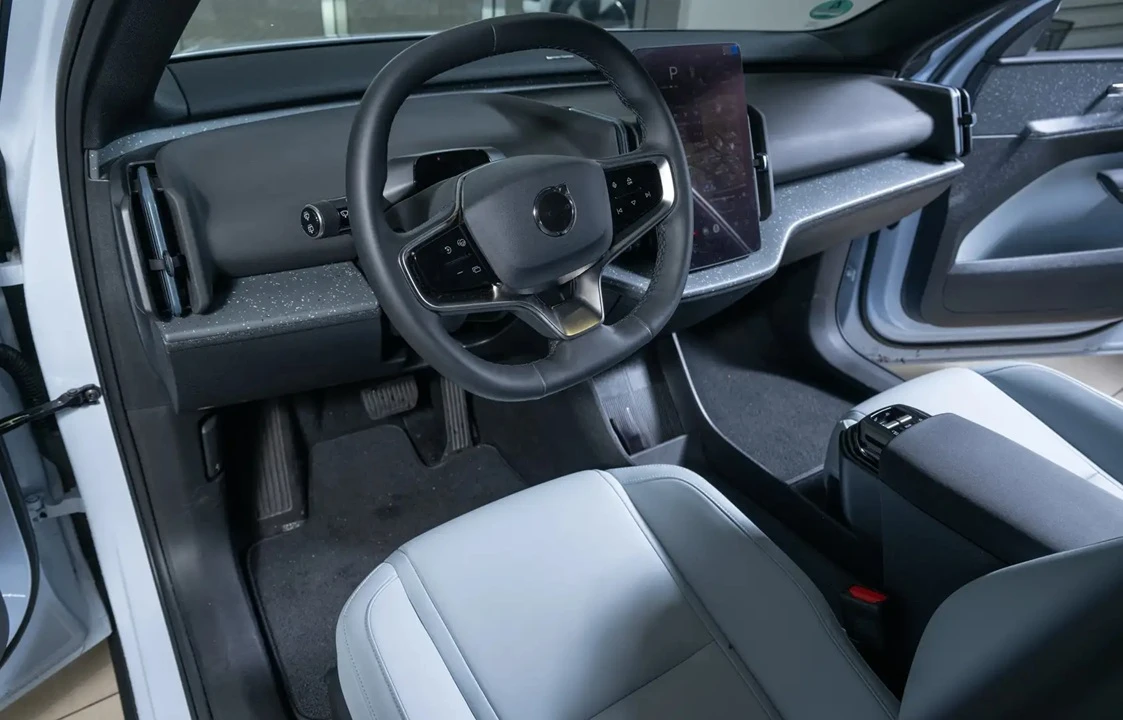 Volvo EX30 TwinMotor ULTRA / Лизинг без първоначална вноска, снимка 2 - Автомобили и джипове - 53970524